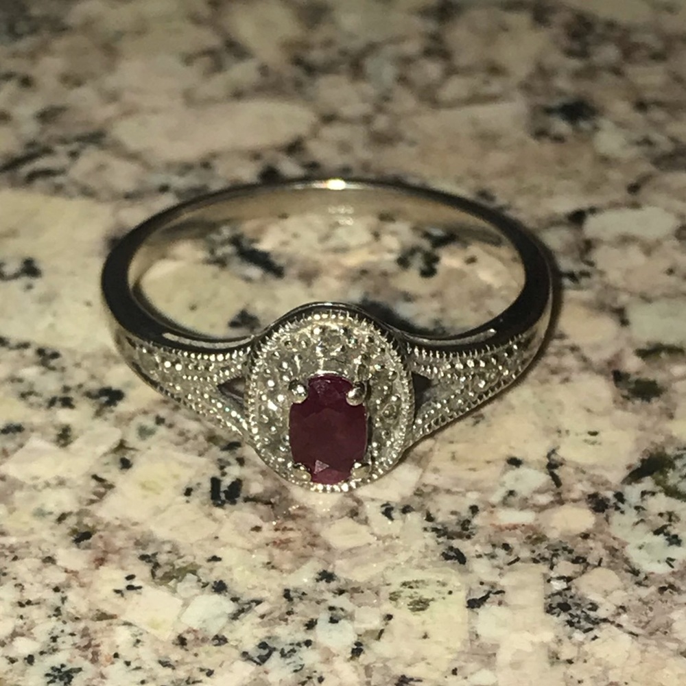 Victorian style ruby ring - Picture 2 of 3